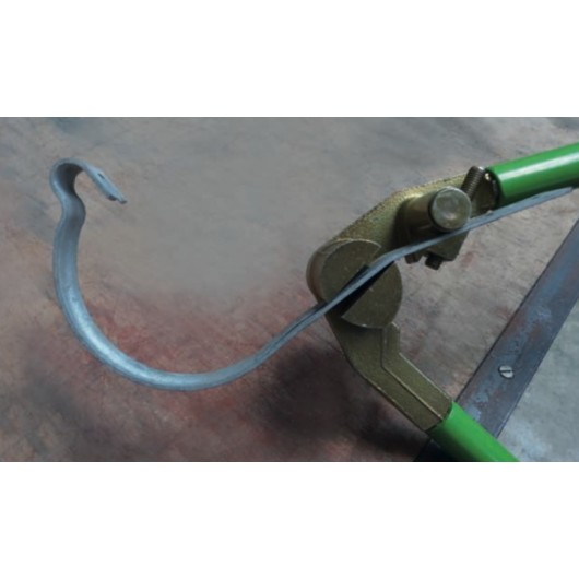 Pince à crochets de gouttières Jouanel : Pliage de précision pour pentes de toit