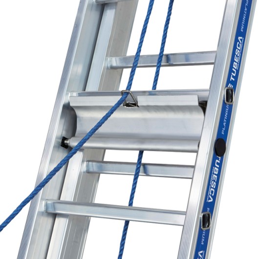 ECHELLE UNIVERSELLE - PLATINIUM 500 COULISSE À CORDE 3 PLANS - 3x18 MARCHES - HAUTEUR D'ACCES MAXIMUM 12.14 M - TUBESCA COMABI ECHELLE UNIVERSELLE - PLATINIUM 500 COULISSE À CORDE 3 PLANS - 3x18 MARCHES - HAUTEUR D'ACCES MAXIMUM 12.14 M - TUBESCA COMABI