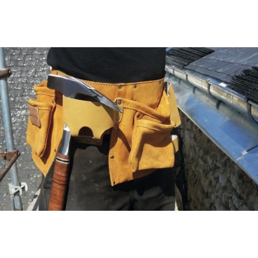Tablier en cuir TABUS de marque JOUANEL porté sur chantier. Tablier en cuir TABUS de marque JOUANEL porté sur chantier.