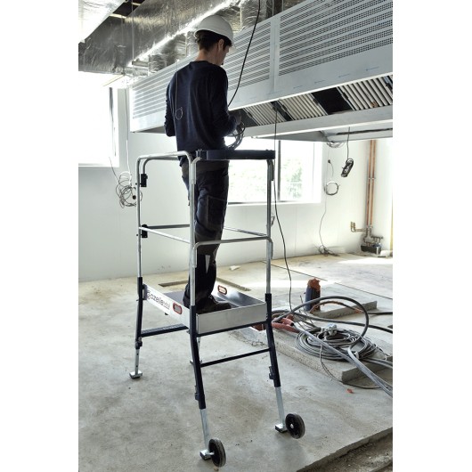 Plateforme duarib en situation de pose en hauteur dans un local à faible plafond