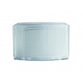 Porte badge transparent Taliaplast collé sur le côté d'un casque de chantier blanc.