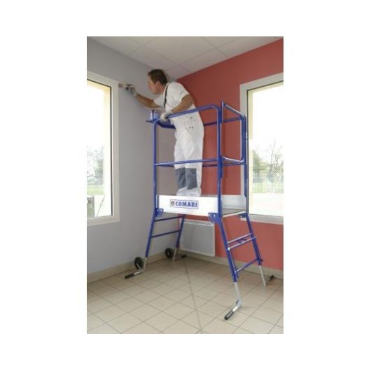 L’accès à la plateforme
se fait en poussant le
portillon anti-chute