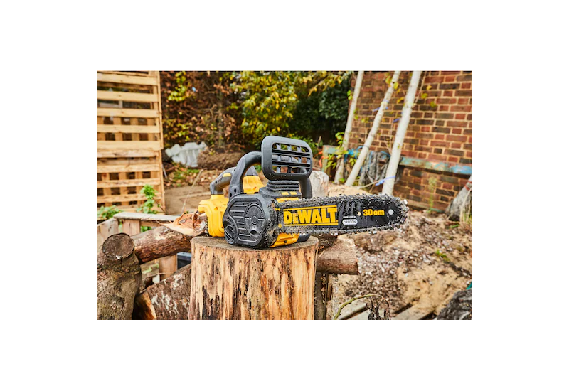 DEWALT - Tronçonneuse élagueuse XR 18V brushless - 30 cm - sans batterie ni chargeur DEWALT - Tronçonneuse élagueuse XR 18V brushless - 30 cm - sans batterie ni chargeur