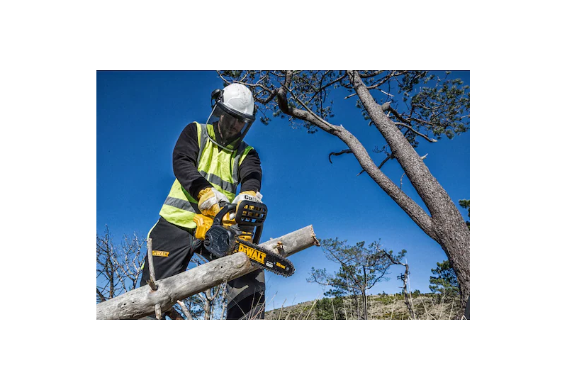 DEWALT - Tronçonneuse élagueuse XR 18V brushless - 30 cm - sans batterie ni chargeur DEWALT - Tronçonneuse élagueuse XR 18V brushless - 30 cm - sans batterie ni chargeur