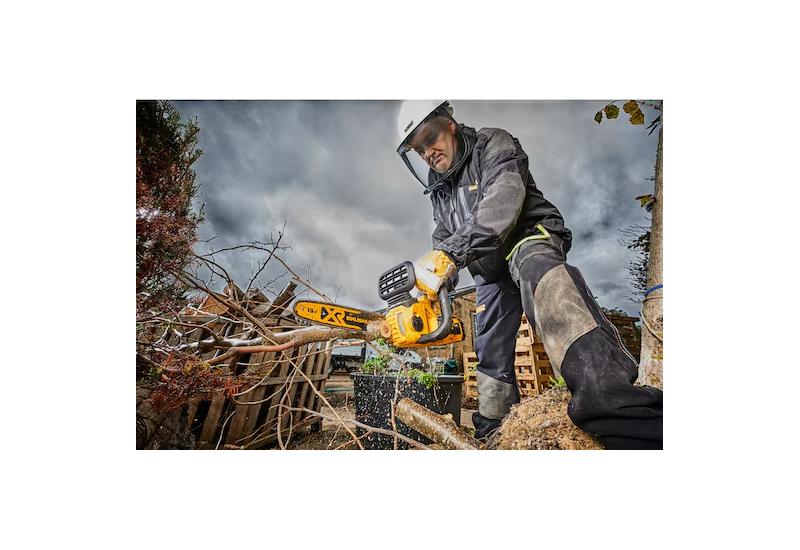 DEWALT - Tronçonneuse élagueuse XR 18V brushless - 30 cm - sans batterie ni chargeur DEWALT - Tronçonneuse élagueuse XR 18V brushless - 30 cm - sans batterie ni chargeur