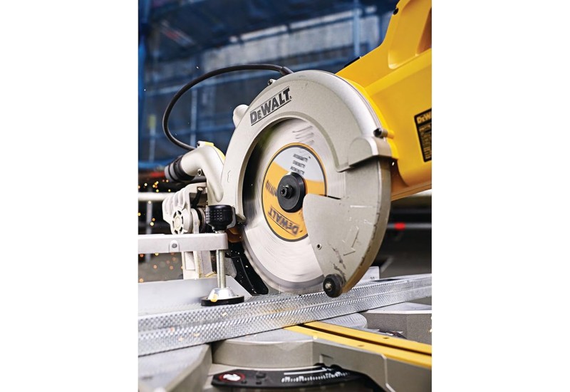 DEWALT - Lame de scie circulaire stationnaire 305 x 30 mm, 80 dents, TCG/Aluminium, angle d'attaque -5 DEWALT - Lame de scie circulaire stationnaire 305 x 30 mm, 80 dents, TCG/Aluminium, angle d'attaque -5