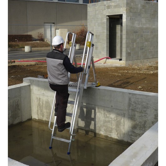 Mise en situation sur chantier gros œuvre pour accès fond de fosse ascenseur