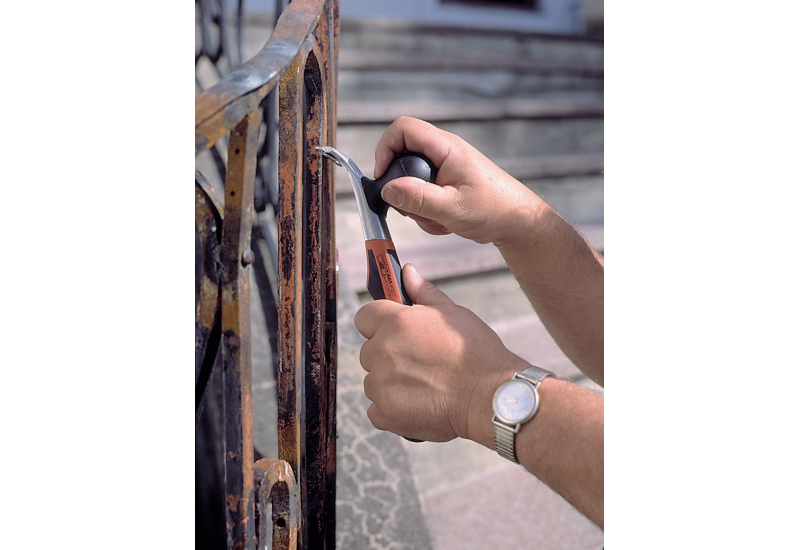 Détail de la lame robuste en acier du couteau de peintre BAHCO 665, idéale pour les finitions et le grattage.