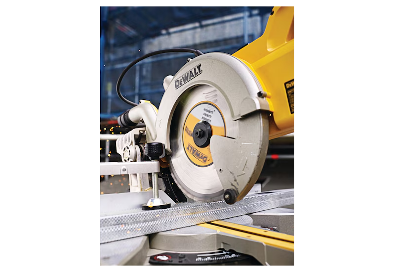 DEWALT - Lame de scie circulaire stationnaire 216 x 30 mm, 48 dents, TCG/Aluminium, angle d'attaque -5 DEWALT - Lame de scie circulaire stationnaire 216 x 30 mm, 48 dents, TCG/Aluminium, angle d'attaque -5