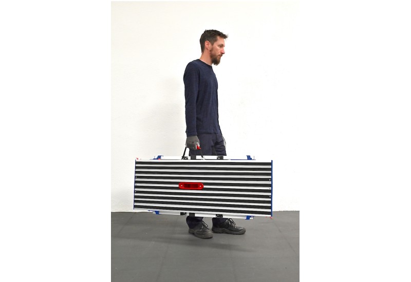 Marchepied TWIN STEP, peut-être emporté partout.