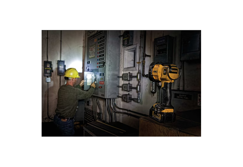 DEWALT - Lampe LED XR 18V - 1000 lumens - Sans batterie ni chargeur DEWALT - Lampe LED XR 18V - 1000 lumens - Sans batterie ni chargeur