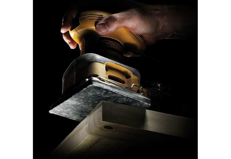 DEWALT - 1/4 feuille abrasive velcro, structure en maille durée de vie extra longue X4 115 x 115 mm grain 120 DEWALT - 1/4 feuille abrasive velcro, structure en maille durée de vie extra longue X4 115 x 115 mm grain 120