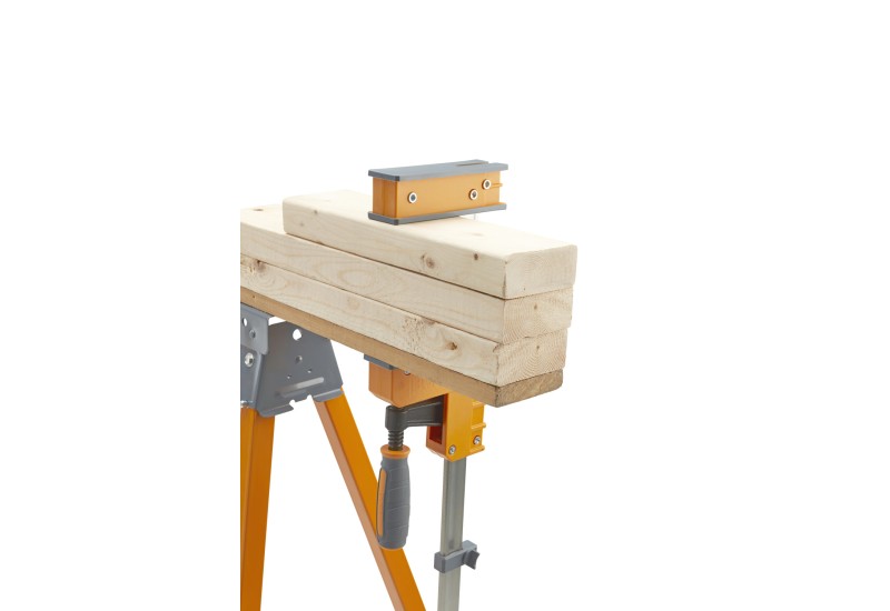 Serrage d’un panneau bois avec pince parallèle BORA 24″ Serrage d’un panneau bois avec pince parallèle BORA 24″
