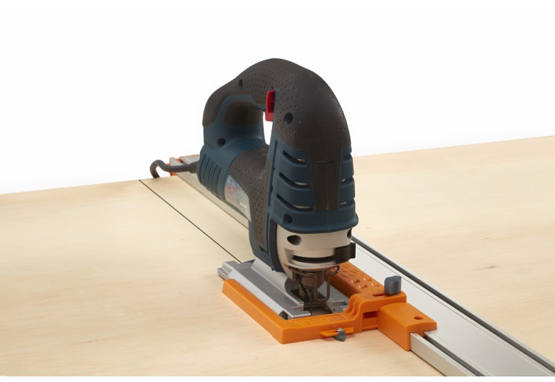 guide de coupe BORA Jigsaw Guide monté sur une scie sauteuse guide de coupe BORA Jigsaw Guide monté sur une scie sauteuse