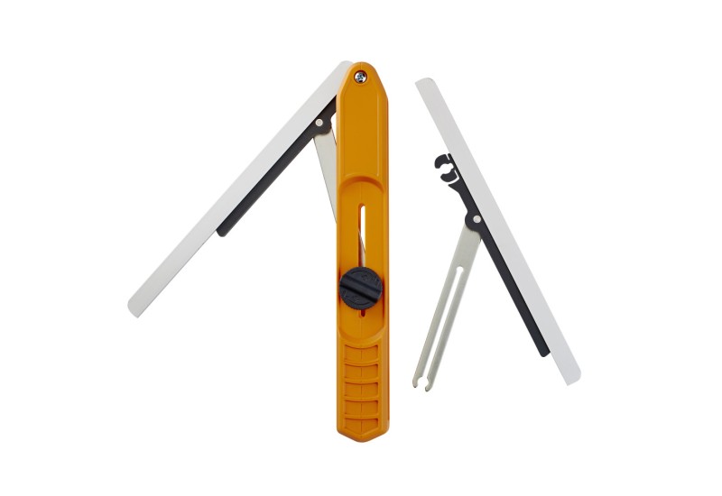 artisan utilisant le MiteriX pour préparer une coupe d’onglet artisan utilisant le MiteriX pour préparer une coupe d’onglet