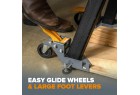 Roues à glissement facile et grands leviers au pied.