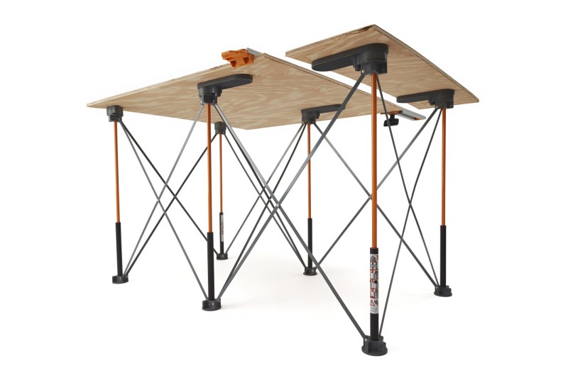 Support large BORA installé sur un châssis pliant Centipede vu du dessous.