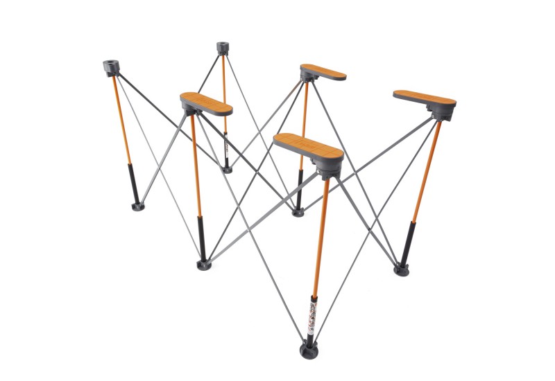 Support large BORA installé sur un châssis pliant Centipede vu du dessus.