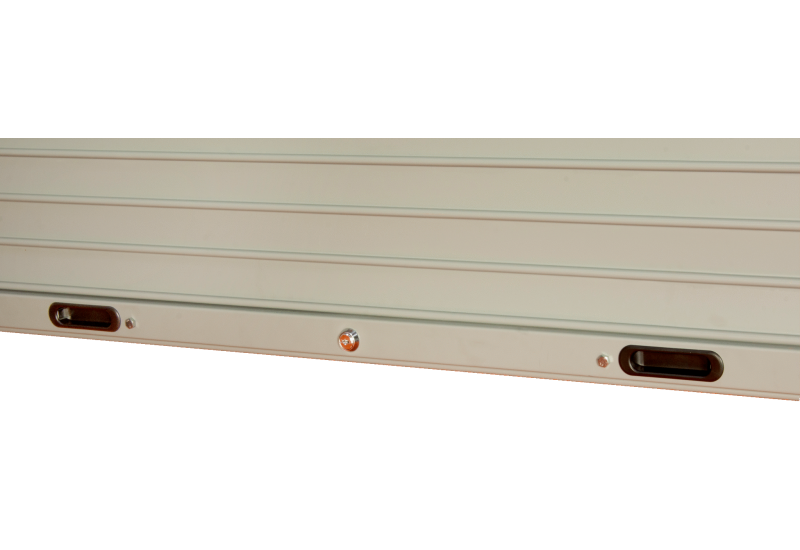 Bahco 1495CS15 – armoire de rangement à rideau, rideau relevé avec 2 poignées sur rail supérieur Bahco 1495CS15 – armoire de rangement à rideau, rideau relevé avec 2 poignées sur rail supérieur