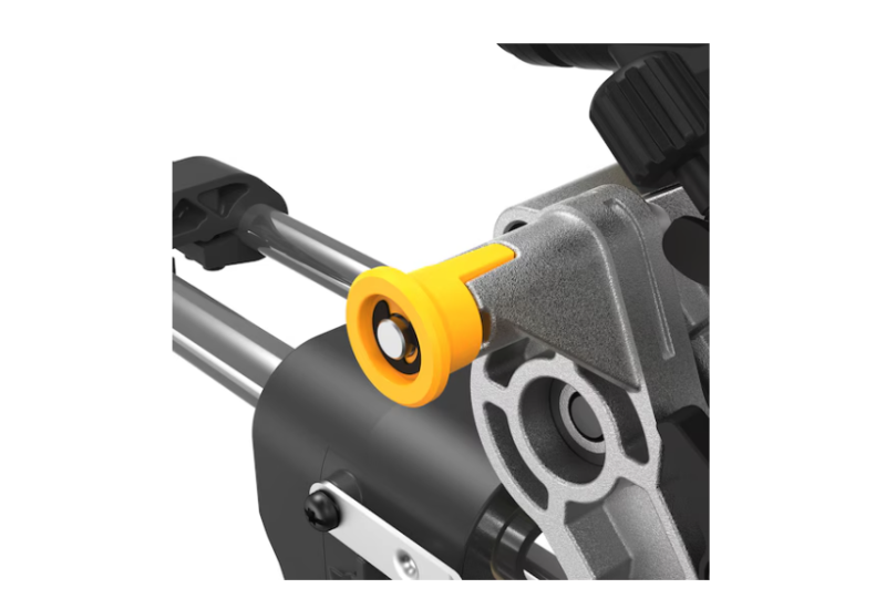 Réglage précis de l'inclinaison de la lame sur la scie à onglets DEWALT 305 mm. Réglage précis de l'inclinaison de la lame sur la scie à onglets DEWALT 305 mm.