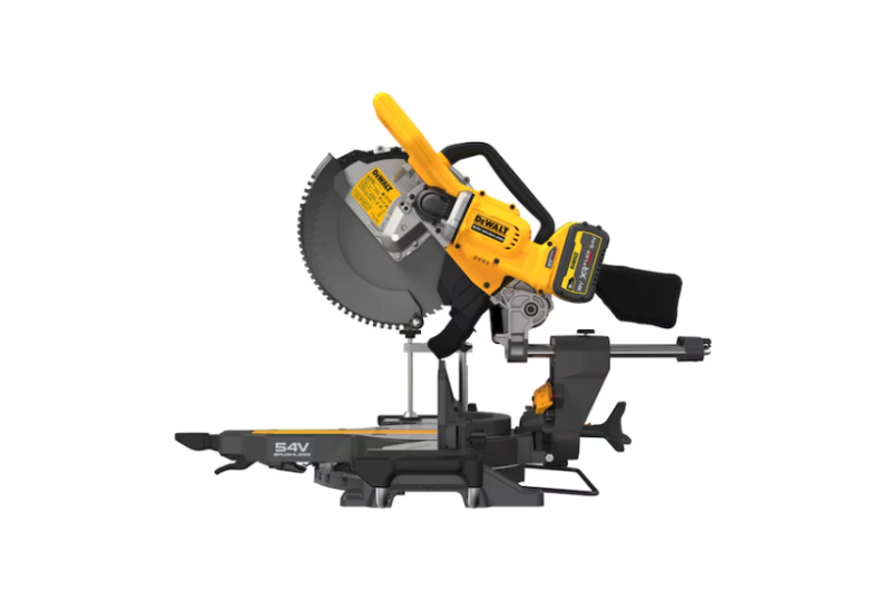 Système de batterie XR FLEXVOLT 54V intégré à la scie à onglets DEWALT. Système de batterie XR FLEXVOLT 54V intégré à la scie à onglets DEWALT.
