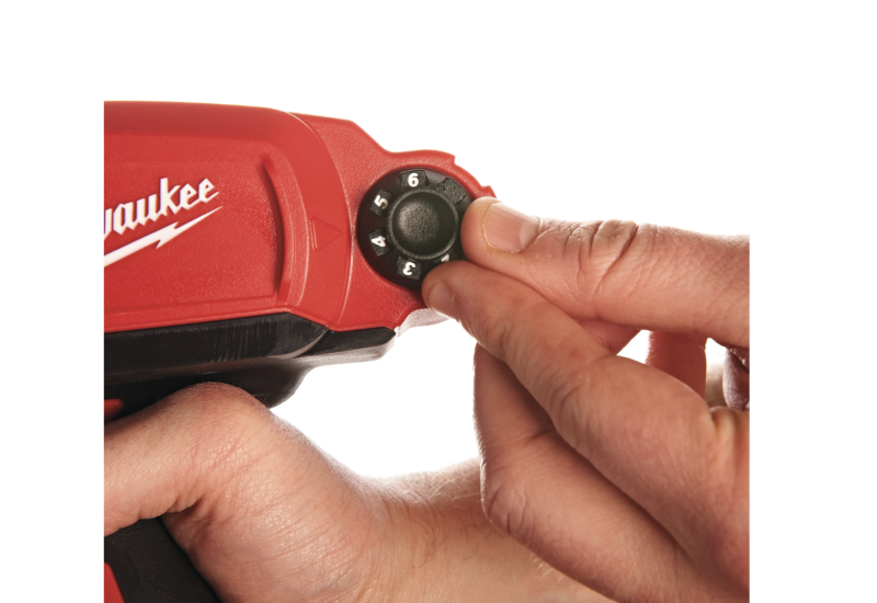 Outil professionnel MILWAUKEE pour l'application de mastic. Outil professionnel MILWAUKEE pour l'application de mastic.