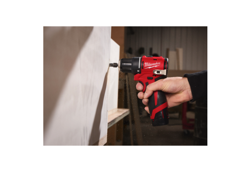 MILWAUKEE - M12 BLDDRC-0 - Perceuse-Visseuse Brushless 10 mm, 12V, sans batterie, 40Nm. MILWAUKEE - M12 BLDDRC-0 - Perceuse-Visseuse Brushless 10 mm, 12V, sans batterie, 40Nm.