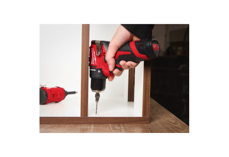 MILWAUKEE - M12 BLDDRC-0 - Perceuse-Visseuse Brushless 10 mm, 12V, sans batterie, 40Nm. MILWAUKEE - M12 BLDDRC-0 - Perceuse-Visseuse Brushless 10 mm, 12V, sans batterie, 40Nm.