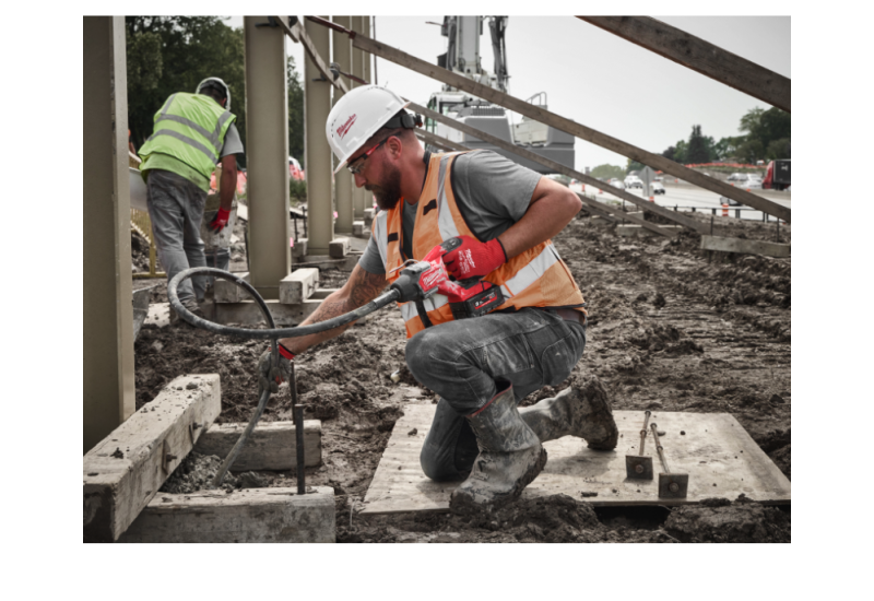 Professionnel utilisant aiguille vibrante sans fil M18 compactage dalle béton Professionnel utilisant aiguille vibrante sans fil M18 compactage dalle béton