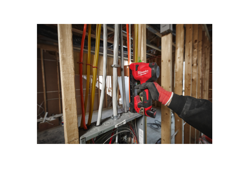 MILWAUKEE - M12 BCST-0 - Agrafeuse électricien 12V, sans batterie MILWAUKEE - M12 BCST-0 - Agrafeuse électricien 12V, sans batterie