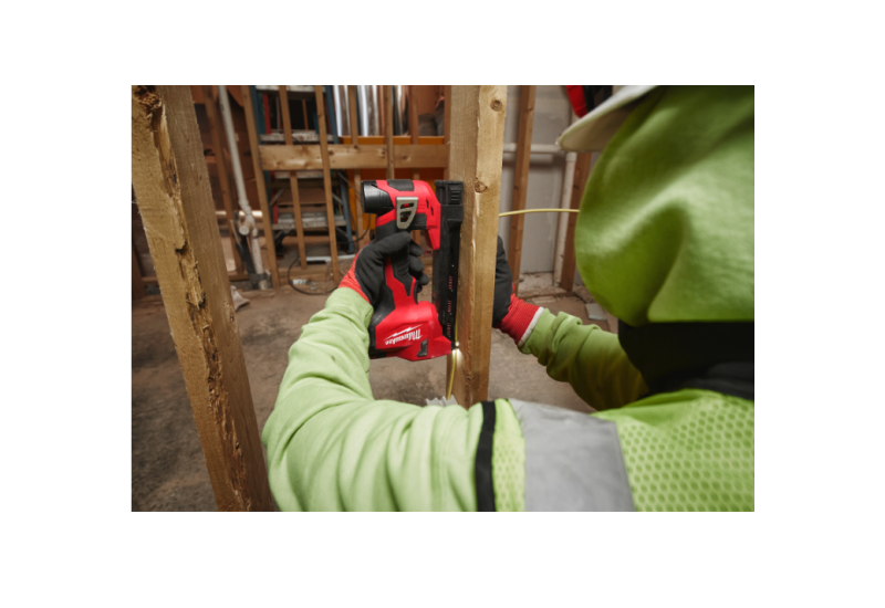 MILWAUKEE - M12 BCST-0 - Agrafeuse électricien 12V, sans batterie MILWAUKEE - M12 BCST-0 - Agrafeuse électricien 12V, sans batterie