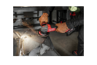 Prise en main confortable et équilibrée de la meuleuse d'angle sans fil Milwaukee M18.