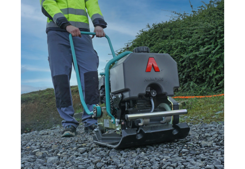 Plaque Vibrante APF 12/40 Briggs - Compactage Pro & Maniable - Largeur de compactage: 400 mm