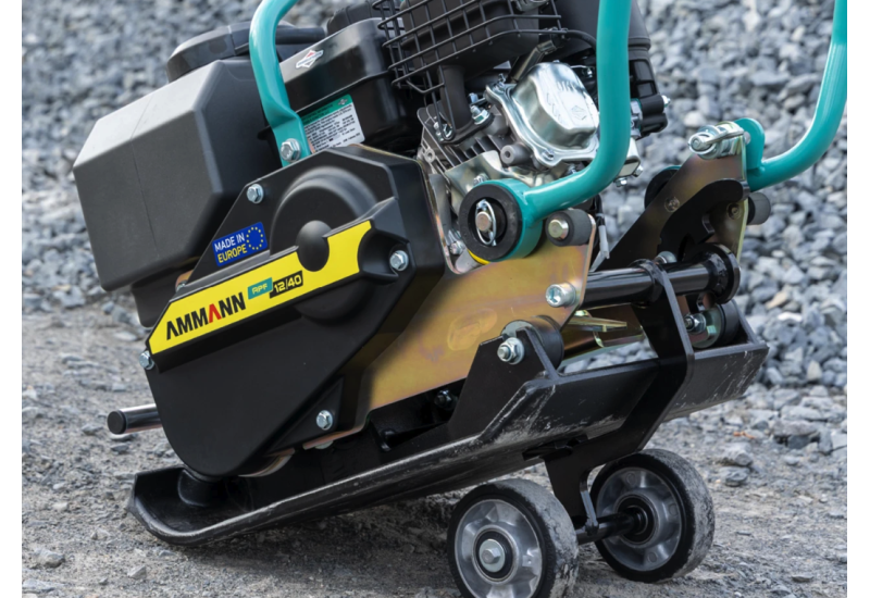 Plaque Vibrante AMMANN APF 12/50 : Mobilité Pro pour BTP - Avec réservoir d'eau et kit roues