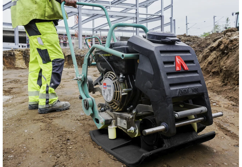 Plaque Vibrante Ammann APF 20/50 HONDA - Kit Pro pour Asphalte - Avec réservoir et kit roues - Largeur de compactage: 500 mm