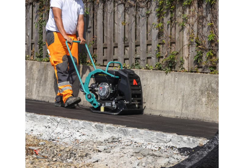 Plaque Vibrante Ammann APF 20/50 HONDA - Kit Pro pour Asphalte - Avec réservoir et kit roues - Largeur de compactage: 500 mm