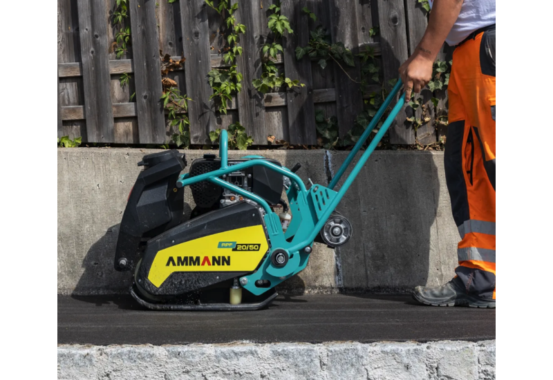 Plaque Vibrante Ammann APF 20/50 HONDA - Kit Pro pour Asphalte - Avec réservoir et kit roues - Largeur de compactage: 500 mm