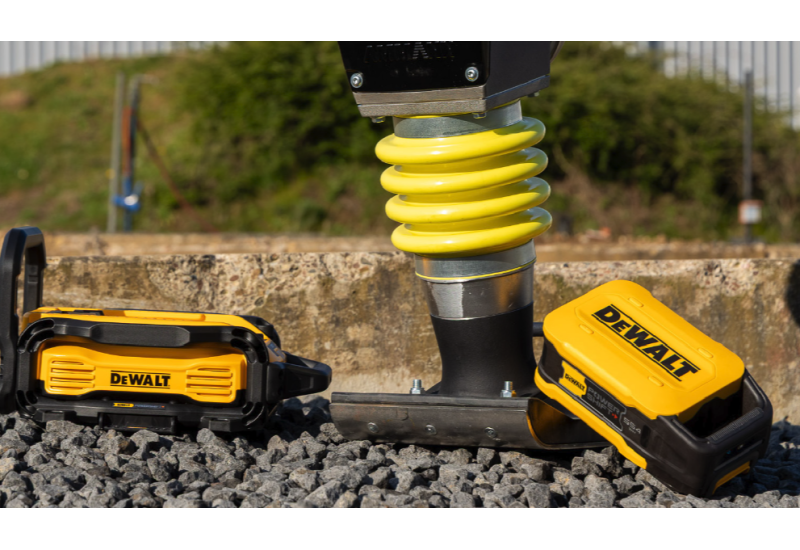 Pilonneuse à entraînement électrique Ammann eATR 68 - Zéro Émission pour Pros - Largeur: 280 mm - Poids d'exploitation: 70,4 kg Pilonneuse à entraînement électrique Ammann eATR 68 - Zéro Émission pour Pros - Largeur: 280 mm - Poids d'exploitation: 70,4 kg