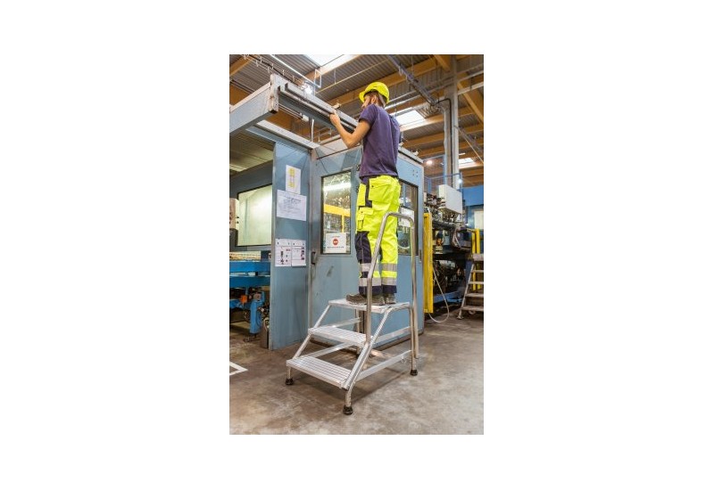 TUBESCA-COMABI - Marchepied MODUL - 3 marches - hauteur d'accès maximum : 2.60m - aluminium