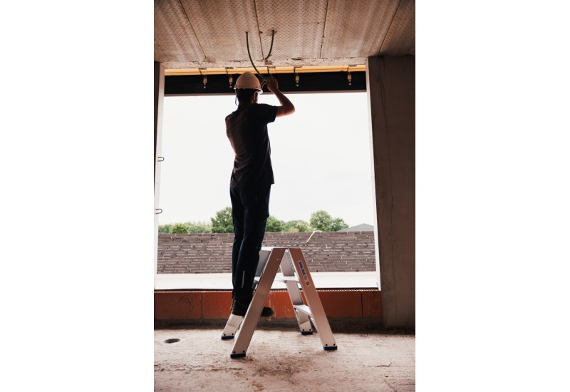 Solide DT04 : Escabeau Double 2x4 Marches - Travail à 3m & Hygiène