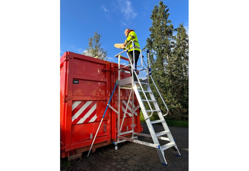 Solide MBT05ZVD : Escabeau à Palier Fixe 5 Marches avec Portillon
