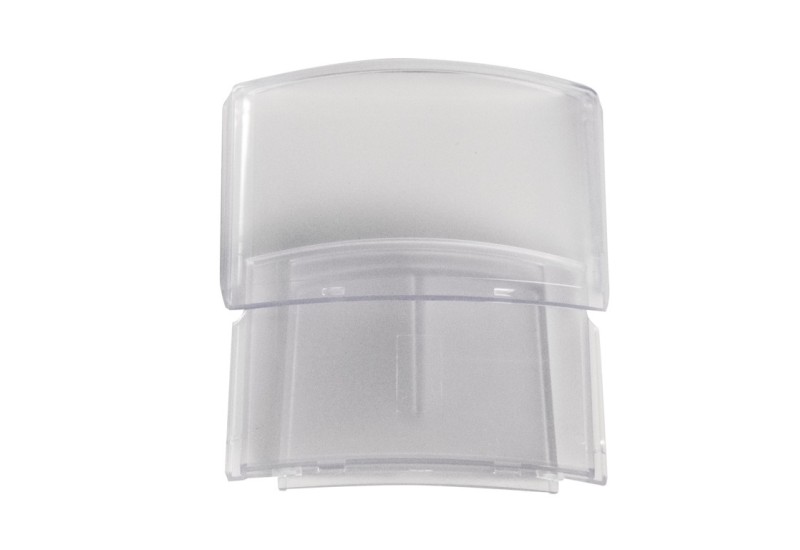 Porte badge transparent Taliaplast collé sur le côté d'un casque de chantier blanc.