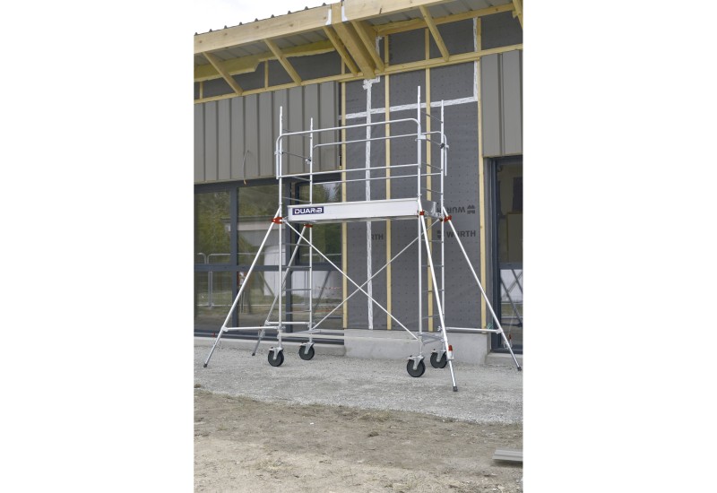 Mise en situation échafaudage mobile DUARIB pour travaux de second œuvre en exterieur