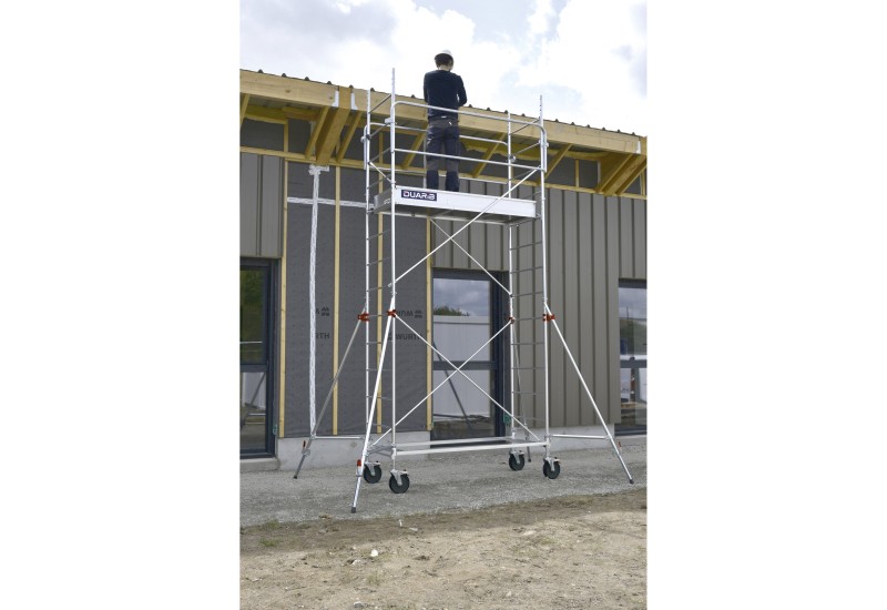 Échafaudage mobile en situation de travail façade – passage d’ouverture