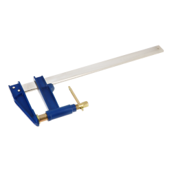 Serre-joint à pompe Wilmart 50cm ultra-robuste avec rail 40x10 et gorge profonde 130mm pour charpente et serrage lourd.