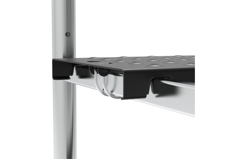 Peintre travaillant à 2,80m de hauteur sur échafaudage d'intérieur.