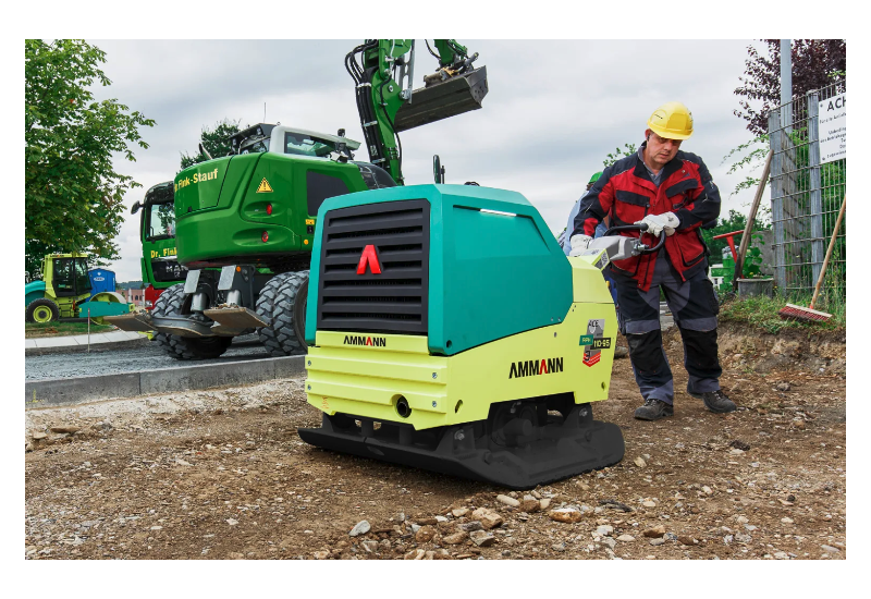 Compacteur de sol très lourd Ammann APH 110/95 110kN avec système ACE de série.