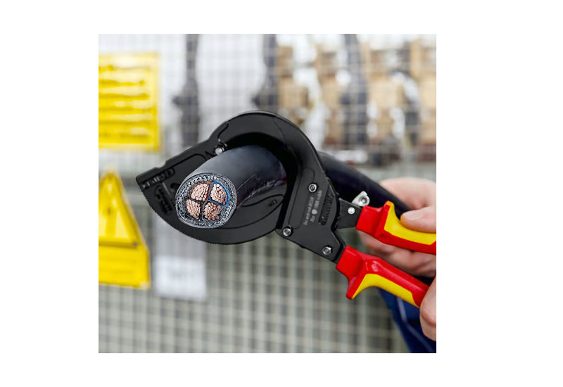 Pince coupante isolée 1000V Knipex 95 36 315 A certifiée VDE.