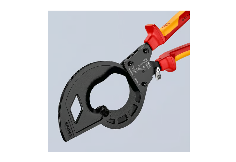 Poignées isolées bi-matière de sécurité VDE Knipex 95 36 320.