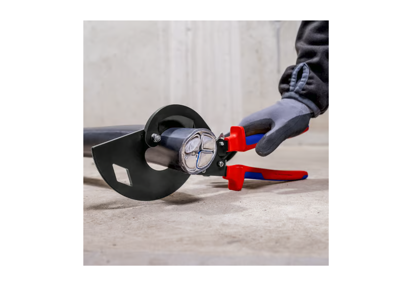 Tête de coupe noire laquée et couronne dentée Knipex 95 32 320.